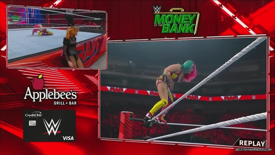 WWE_Monday_Night_Raw_2022_06_20_720p_HDTV_x264-NWCHD_mp4_007350116.jpg
