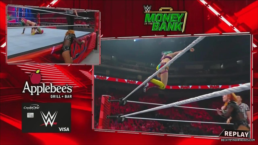WWE_Monday_Night_Raw_2022_06_20_720p_HDTV_x264-NWCHD_mp4_007350917.jpg