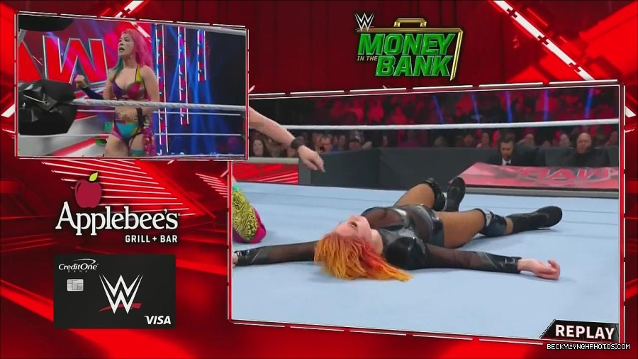 WWE_Monday_Night_Raw_2022_06_20_720p_HDTV_x264-NWCHD_mp4_007354521.jpg