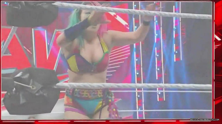 WWE_Monday_Night_Raw_2022_06_20_720p_HDTV_x264-NWCHD_mp4_007355322.jpg