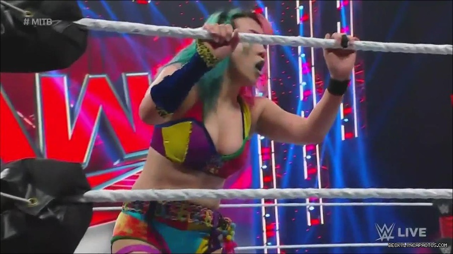 WWE_Monday_Night_Raw_2022_06_20_720p_HDTV_x264-NWCHD_mp4_007355722.jpg