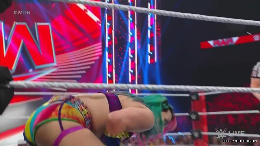 WWE_Monday_Night_Raw_2022_06_20_720p_HDTV_x264-NWCHD_mp4_007356523.jpg
