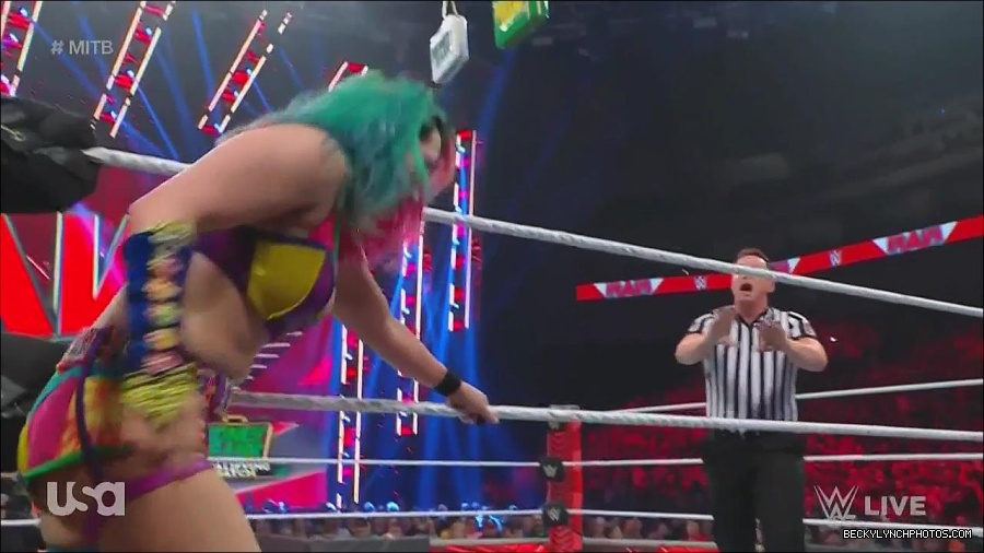 WWE_Monday_Night_Raw_2022_06_20_720p_HDTV_x264-NWCHD_mp4_007357724.jpg