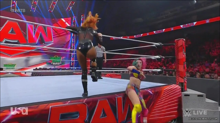 WWE_Monday_Night_Raw_2022_06_20_720p_HDTV_x264-NWCHD_mp4_007362128.jpg