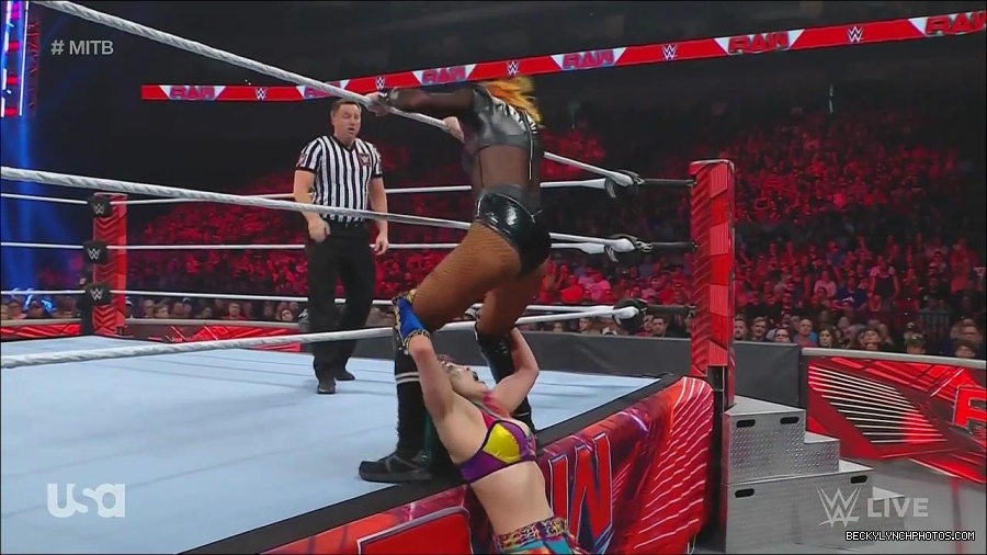 WWE_Monday_Night_Raw_2022_06_20_720p_HDTV_x264-NWCHD_mp4_007364130.jpg