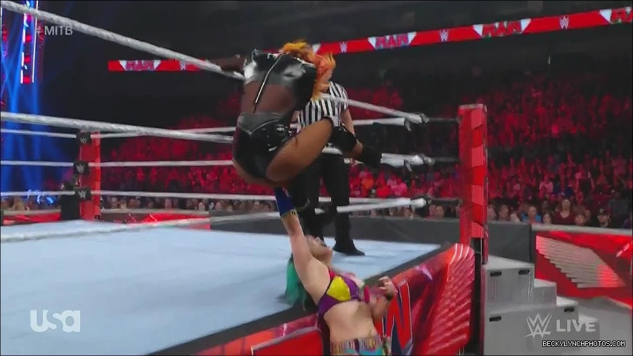 WWE_Monday_Night_Raw_2022_06_20_720p_HDTV_x264-NWCHD_mp4_007368535.jpg