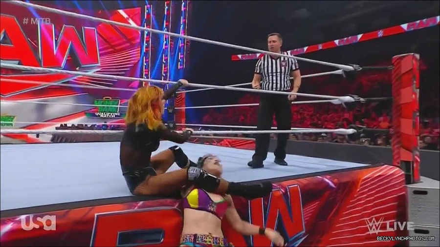 WWE_Monday_Night_Raw_2022_06_20_720p_HDTV_x264-NWCHD_mp4_007369336.jpg