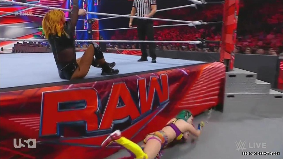 WWE_Monday_Night_Raw_2022_06_20_720p_HDTV_x264-NWCHD_mp4_007370537.jpg