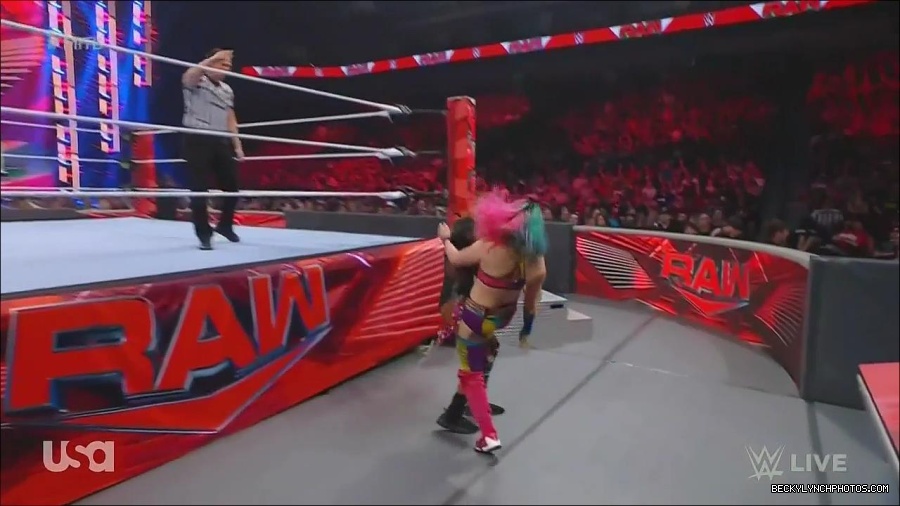 WWE_Monday_Night_Raw_2022_06_20_720p_HDTV_x264-NWCHD_mp4_007378144.jpg