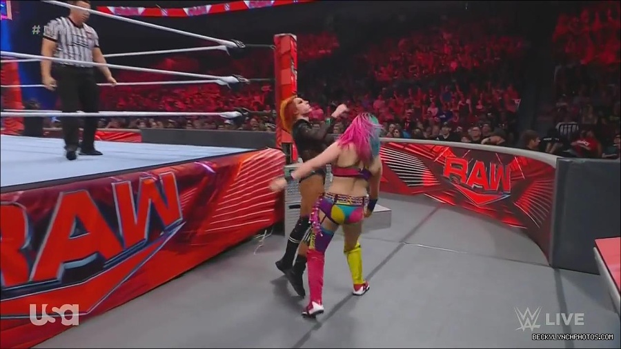 WWE_Monday_Night_Raw_2022_06_20_720p_HDTV_x264-NWCHD_mp4_007378545.jpg