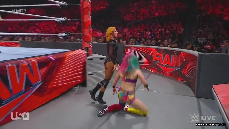 WWE_Monday_Night_Raw_2022_06_20_720p_HDTV_x264-NWCHD_mp4_007378945.jpg