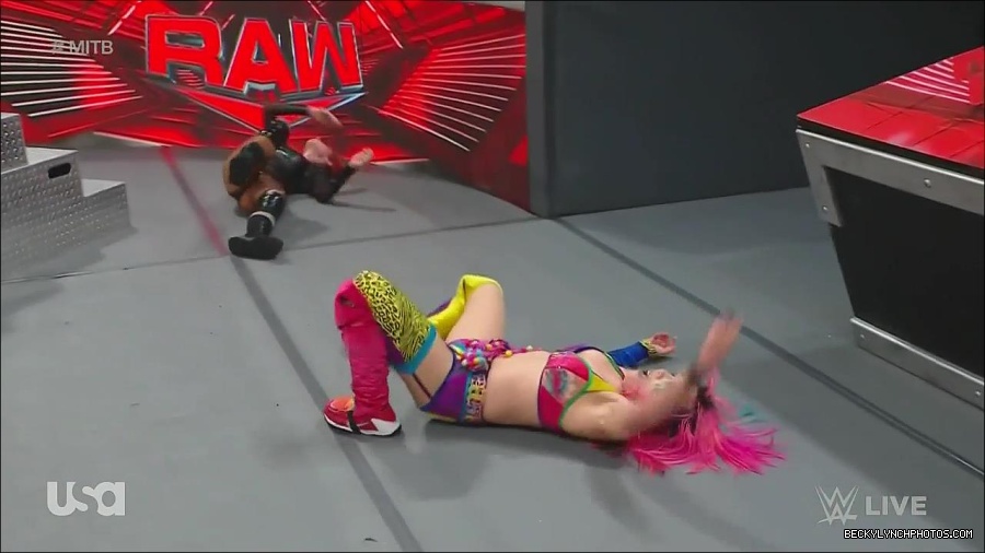 WWE_Monday_Night_Raw_2022_06_20_720p_HDTV_x264-NWCHD_mp4_007380146.jpg