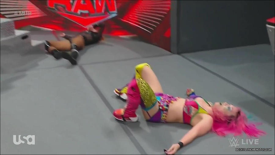 WWE_Monday_Night_Raw_2022_06_20_720p_HDTV_x264-NWCHD_mp4_007380947.jpg