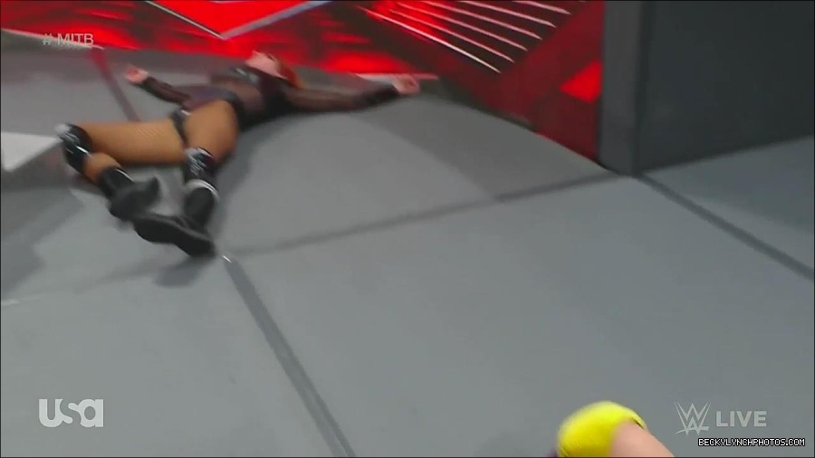 WWE_Monday_Night_Raw_2022_06_20_720p_HDTV_x264-NWCHD_mp4_007383750.jpg