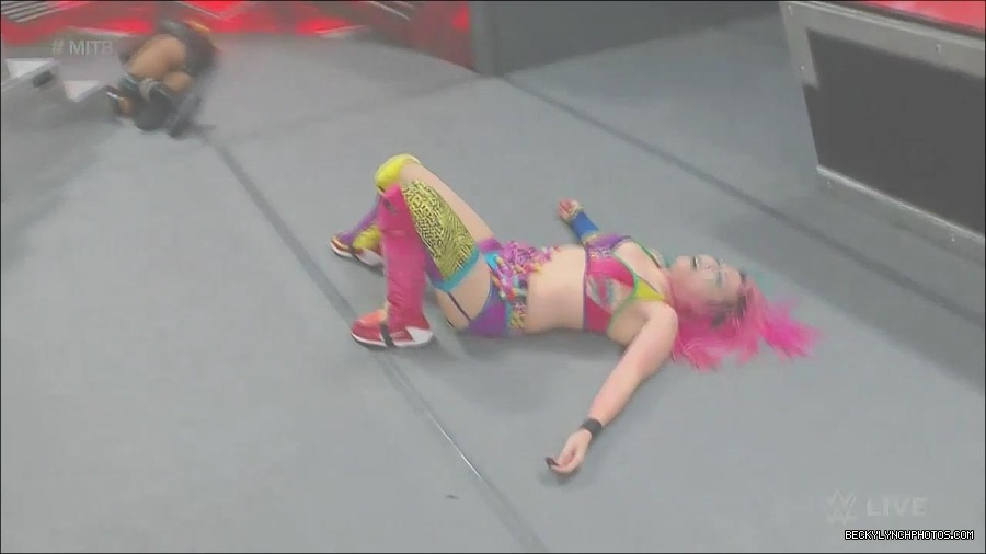 WWE_Monday_Night_Raw_2022_06_20_720p_HDTV_x264-NWCHD_mp4_007389356.jpg