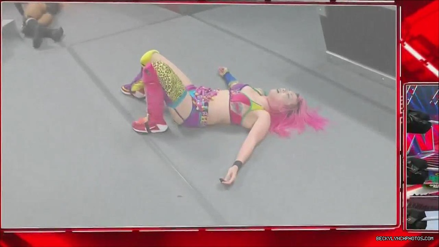 WWE_Monday_Night_Raw_2022_06_20_720p_HDTV_x264-NWCHD_mp4_007389756.jpg
