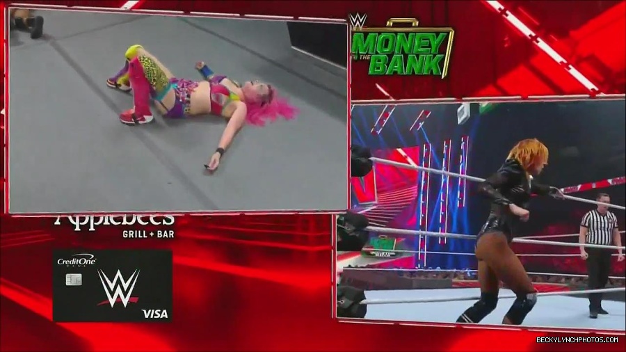 WWE_Monday_Night_Raw_2022_06_20_720p_HDTV_x264-NWCHD_mp4_007390156.jpg