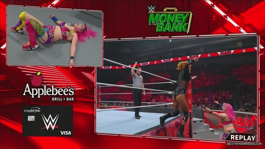 WWE_Monday_Night_Raw_2022_06_20_720p_HDTV_x264-NWCHD_mp4_007393360.jpg