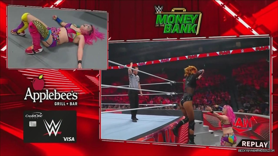 WWE_Monday_Night_Raw_2022_06_20_720p_HDTV_x264-NWCHD_mp4_007394160.jpg