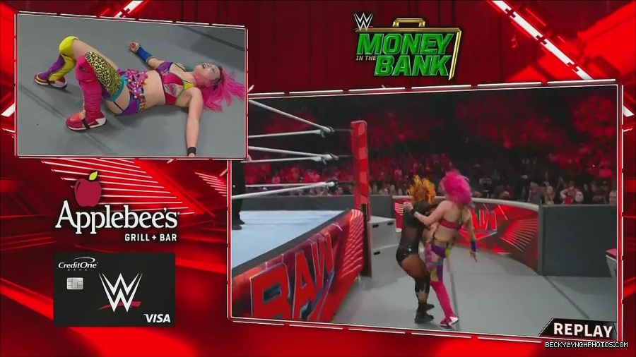 WWE_Monday_Night_Raw_2022_06_20_720p_HDTV_x264-NWCHD_mp4_007395362.jpg
