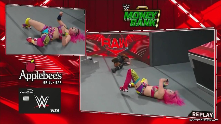 WWE_Monday_Night_Raw_2022_06_20_720p_HDTV_x264-NWCHD_mp4_007397364.jpg