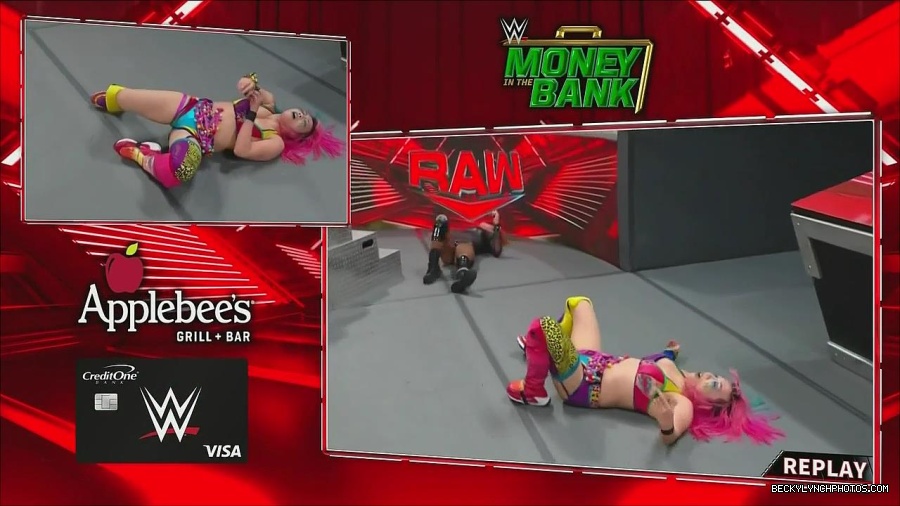 WWE_Monday_Night_Raw_2022_06_20_720p_HDTV_x264-NWCHD_mp4_007397764.jpg