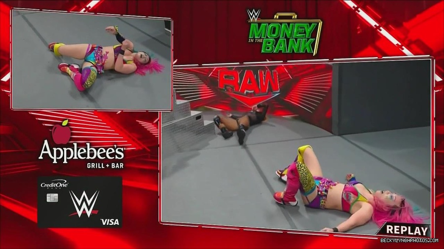 WWE_Monday_Night_Raw_2022_06_20_720p_HDTV_x264-NWCHD_mp4_007398164.jpg