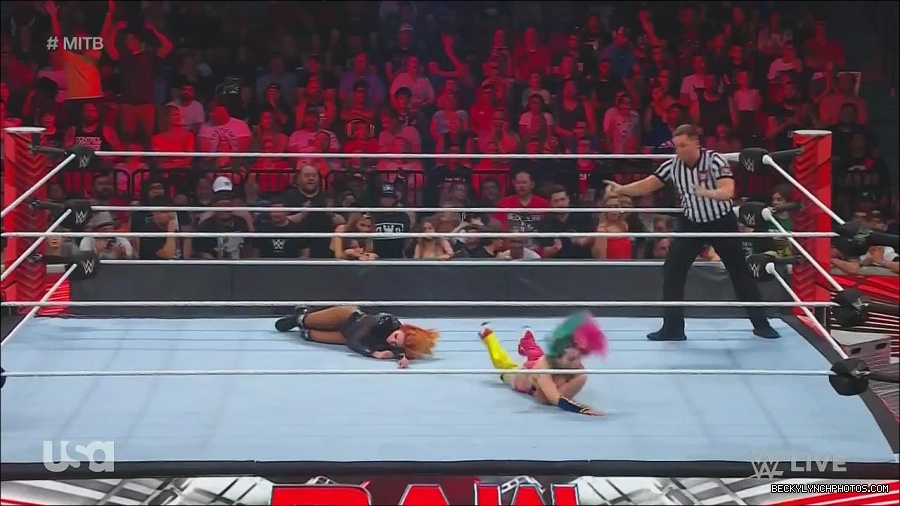 WWE_Monday_Night_Raw_2022_06_20_720p_HDTV_x264-NWCHD_mp4_007408174.jpg