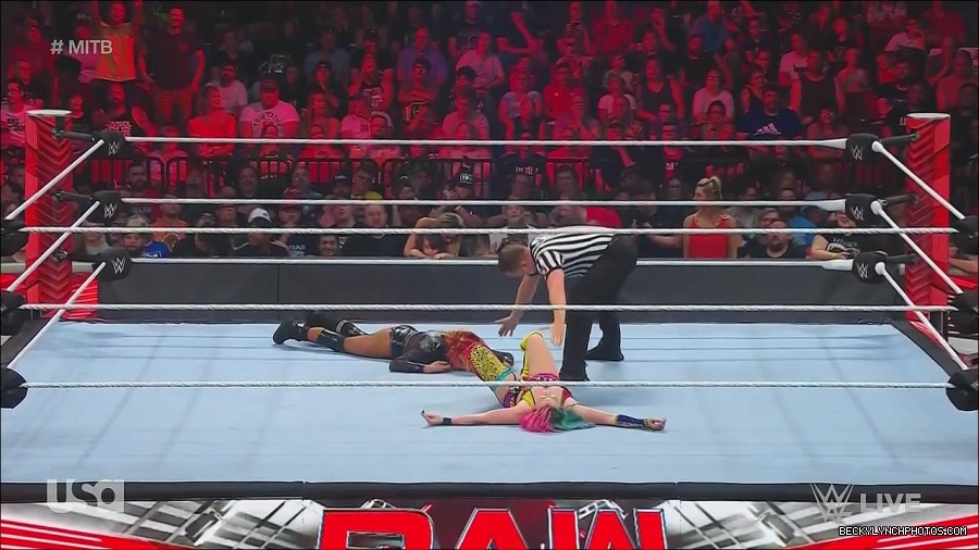 WWE_Monday_Night_Raw_2022_06_20_720p_HDTV_x264-NWCHD_mp4_007410176.jpg