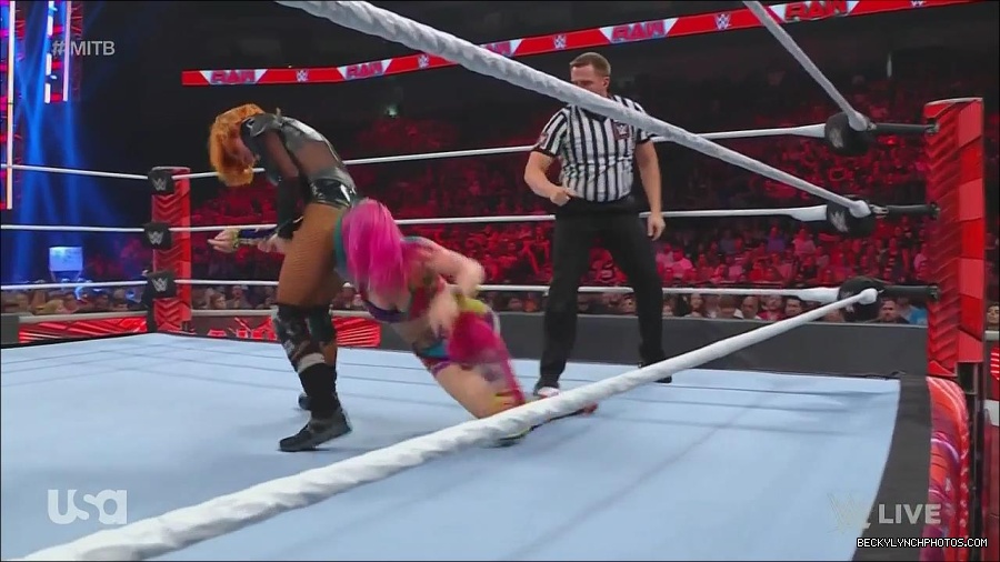 WWE_Monday_Night_Raw_2022_06_20_720p_HDTV_x264-NWCHD_mp4_007439406.jpg