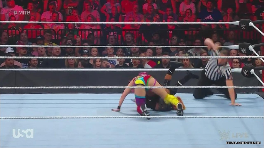 WWE_Monday_Night_Raw_2022_06_20_720p_HDTV_x264-NWCHD_mp4_007441408.jpg