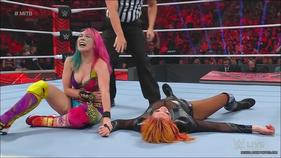 WWE_Monday_Night_Raw_2022_06_20_720p_HDTV_x264-NWCHD_mp4_007460627.jpg
