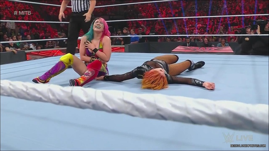 WWE_Monday_Night_Raw_2022_06_20_720p_HDTV_x264-NWCHD_mp4_007463830.jpg
