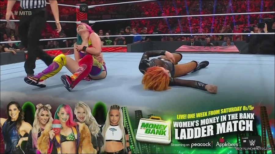 WWE_Monday_Night_Raw_2022_06_20_720p_HDTV_x264-NWCHD_mp4_007464631.jpg