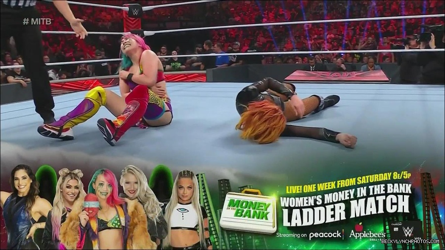 WWE_Monday_Night_Raw_2022_06_20_720p_HDTV_x264-NWCHD_mp4_007465031.jpg