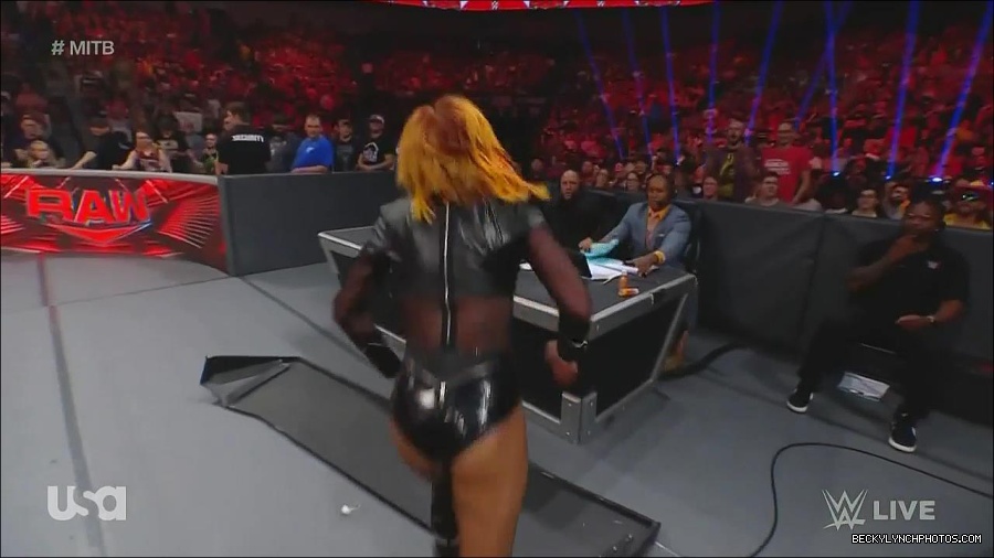WWE_Monday_Night_Raw_2022_06_20_720p_HDTV_x264-NWCHD_mp4_007497864.jpg