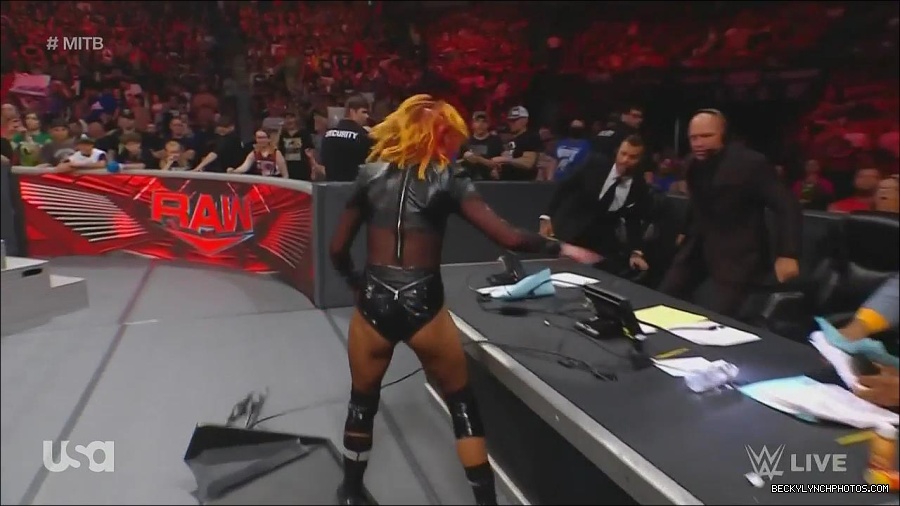 WWE_Monday_Night_Raw_2022_06_20_720p_HDTV_x264-NWCHD_mp4_007499466.jpg