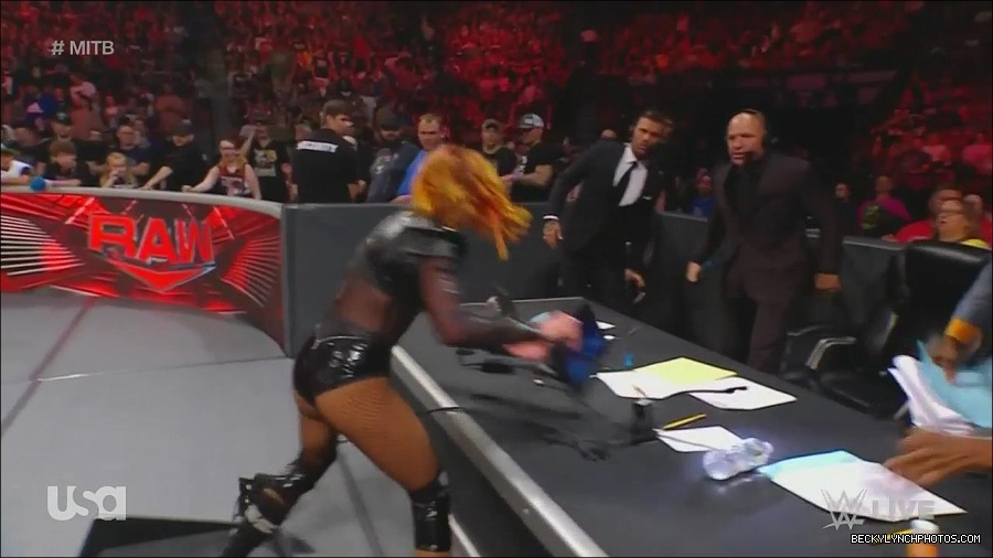 WWE_Monday_Night_Raw_2022_06_20_720p_HDTV_x264-NWCHD_mp4_007499866.jpg