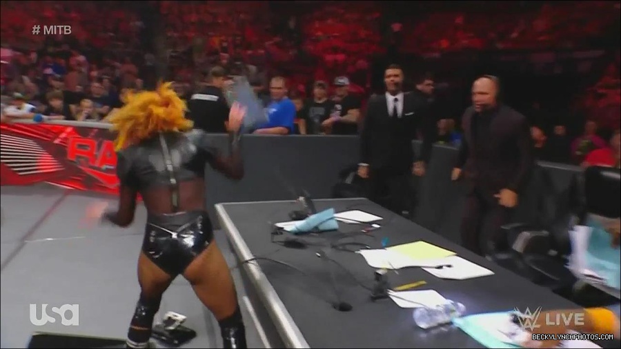 WWE_Monday_Night_Raw_2022_06_20_720p_HDTV_x264-NWCHD_mp4_007500266.jpg