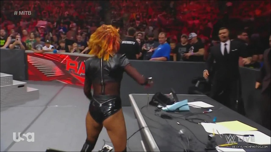 WWE_Monday_Night_Raw_2022_06_20_720p_HDTV_x264-NWCHD_mp4_007500667.jpg