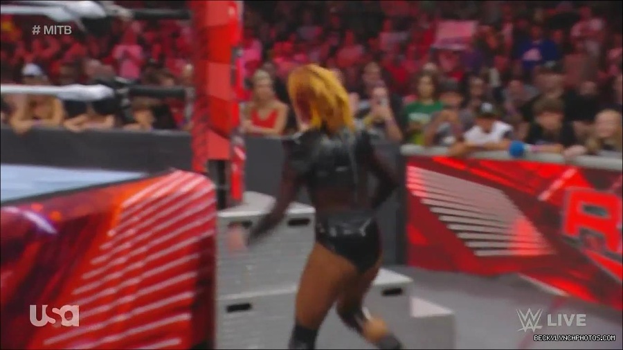 WWE_Monday_Night_Raw_2022_06_20_720p_HDTV_x264-NWCHD_mp4_007503470.jpg