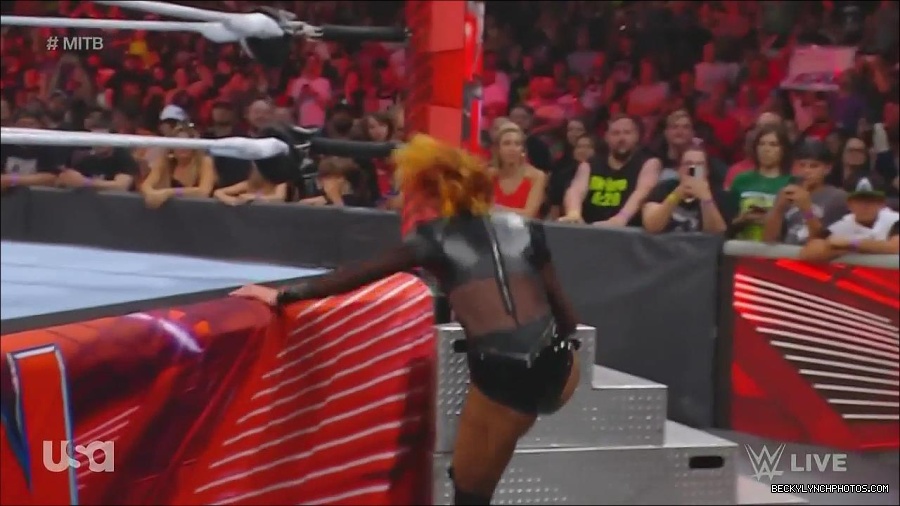 WWE_Monday_Night_Raw_2022_06_20_720p_HDTV_x264-NWCHD_mp4_007503870.jpg