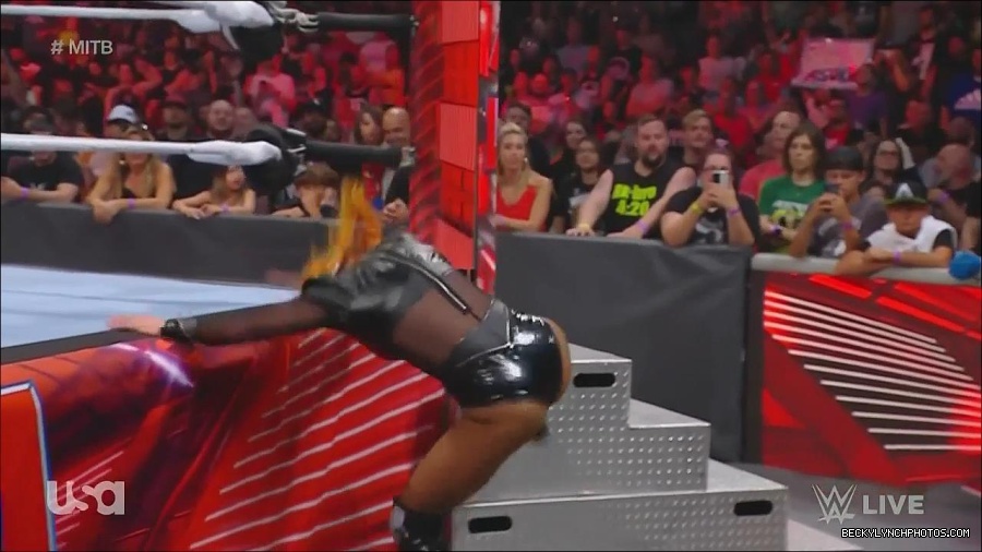 WWE_Monday_Night_Raw_2022_06_20_720p_HDTV_x264-NWCHD_mp4_007504671.jpg