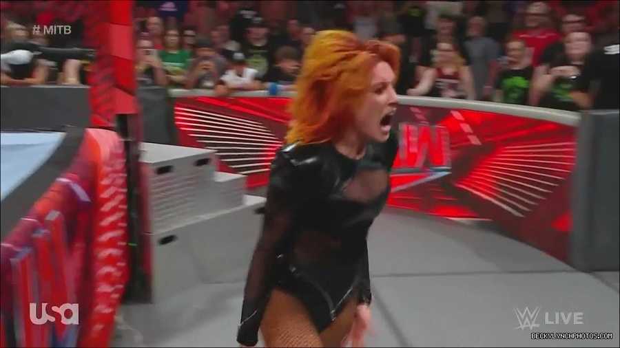 WWE_Monday_Night_Raw_2022_06_20_720p_HDTV_x264-NWCHD_mp4_007505872.jpg