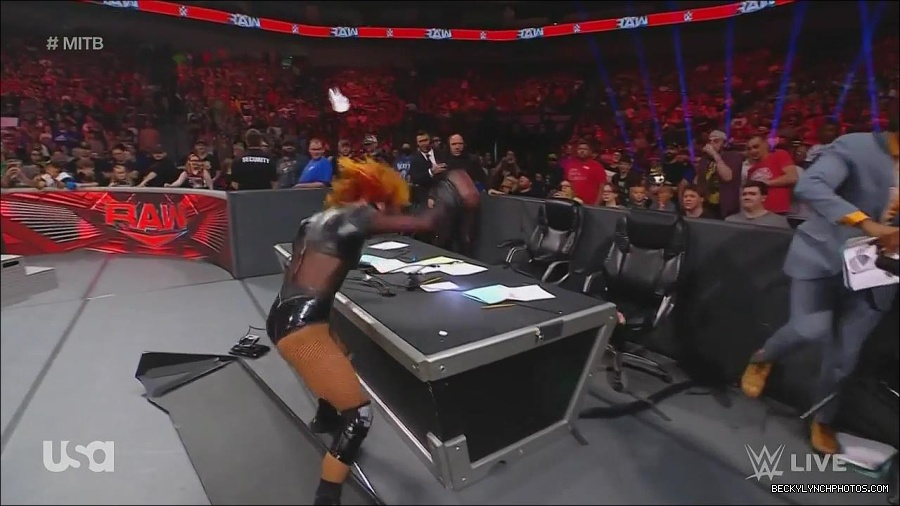 WWE_Monday_Night_Raw_2022_06_20_720p_HDTV_x264-NWCHD_mp4_007509075.jpg