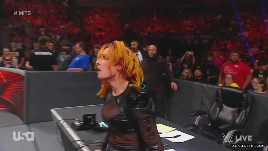 WWE_Monday_Night_Raw_2022_06_20_720p_HDTV_x264-NWCHD_mp4_007511878.jpg