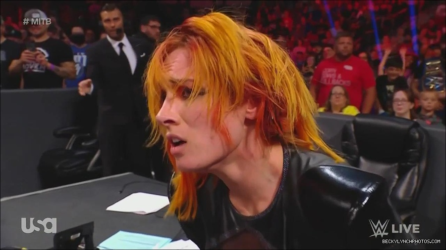 WWE_Monday_Night_Raw_2022_06_20_720p_HDTV_x264-NWCHD_mp4_007513880.jpg