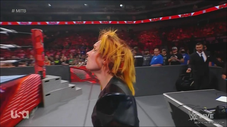 WWE_Monday_Night_Raw_2022_06_20_720p_HDTV_x264-NWCHD_mp4_007520286.jpg