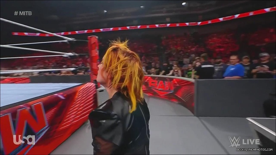 WWE_Monday_Night_Raw_2022_06_20_720p_HDTV_x264-NWCHD_mp4_007520687.jpg