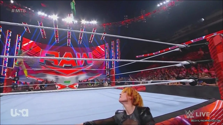 WWE_Monday_Night_Raw_2022_06_20_720p_HDTV_x264-NWCHD_mp4_007523089.jpg